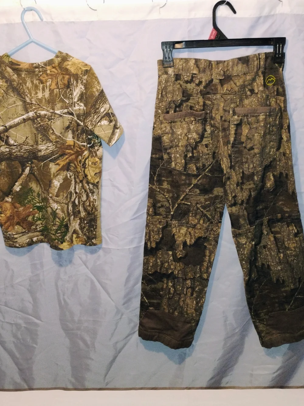 Magellan Outdoors Youth Camo Hunting Set - Size Small (8/10) Shirt & Pants